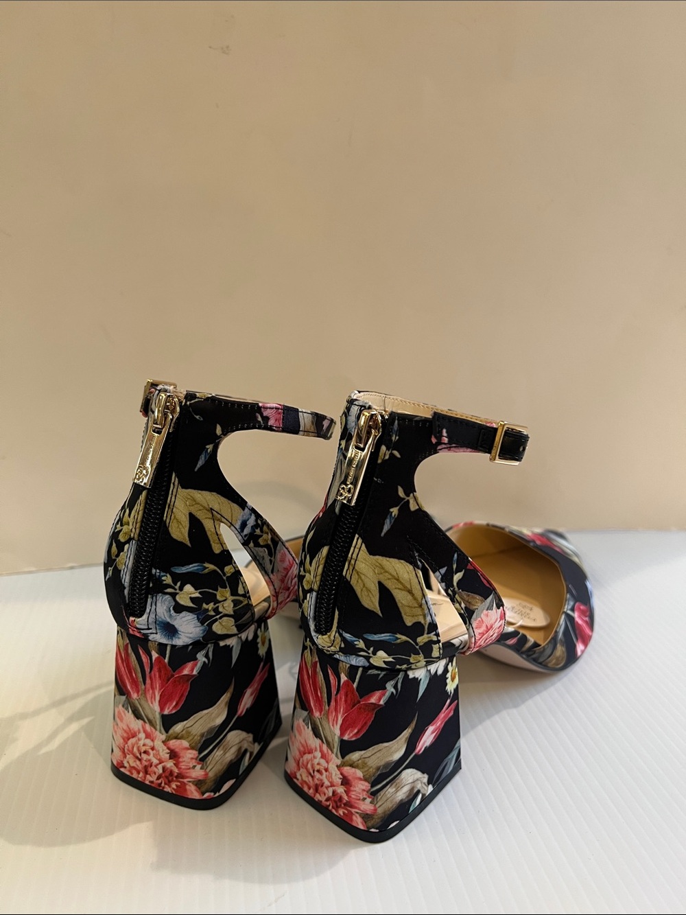 New Jessica Simpson Women’s Pointed-Toe Ankle Strap Heels in Size 10 - Picture 4 of 5